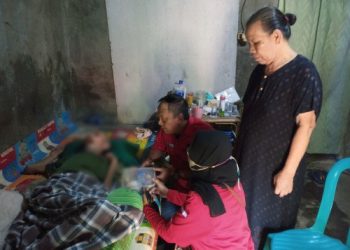 Ultah Megawati ke-76, Kader PDIP Sukolilo dan Tenggilis blusukan bagikan permakanan