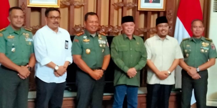 Pangdam sambangi DPRD Jatim, Kusnadi: Jaga tali kebersamaan dan koordinasi antar-Forkopimda