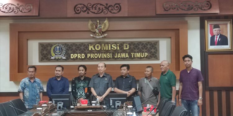 Belum teraliri listrik, warga Kepulauan Masalembu datangi DPRD Jatim