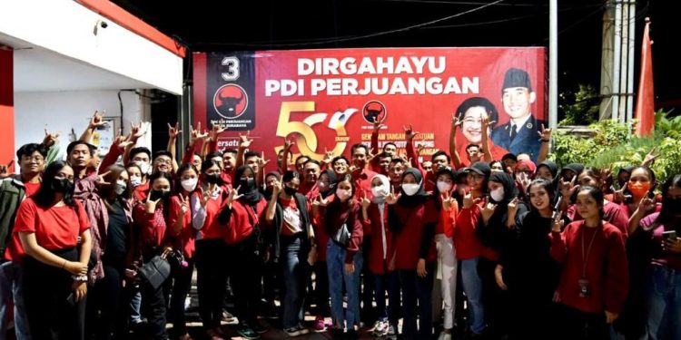 PDIP Surabaya berangkatkan paduan suara milenial dan mahasiswa di HUT emas