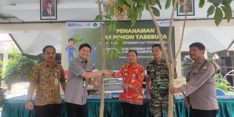 Gandeng Pemerintah Kecamatan, Pertamina Juanda tanam pohon tabebuya di jalan protokol wilayah Sedati