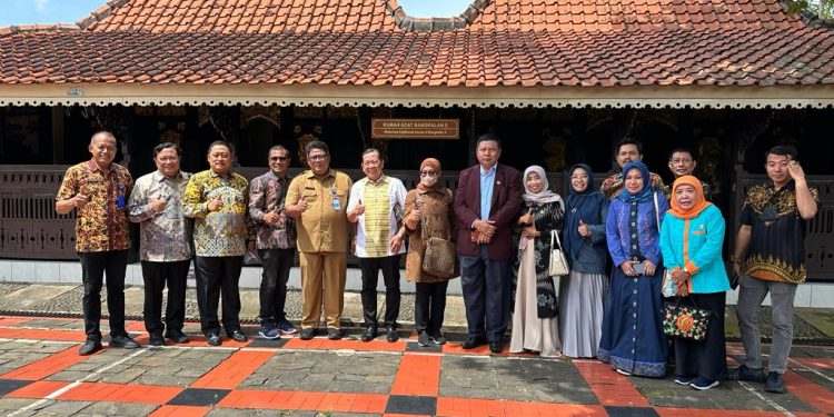 Promosikan potensi daerah dan UMKM, Dewan minta tambahan anggaran anjungan Jatim di TMII
