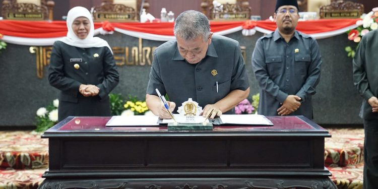 DPRD dan Gubernur teken persetujuan substansi RTRW Jatim 2023-2024