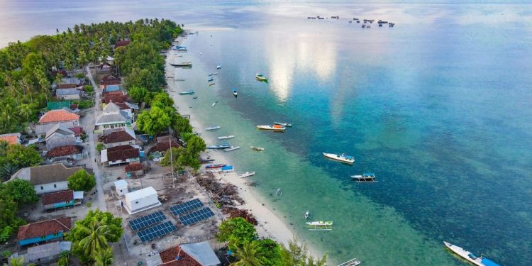 PLN UID Jatim targetkan di akhir 2023 listriki 31 pulau di wilayah 3T