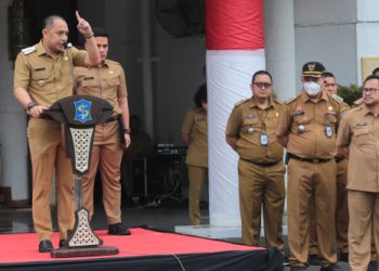 ASN kedapatan lakukan pungli, Wali Kota Eri Cahyadi marah saat Apel Pagi