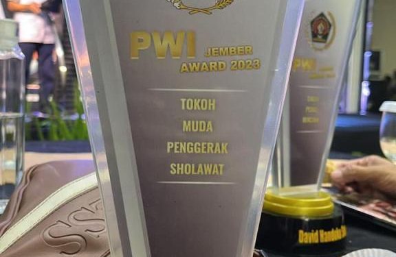 Dapat penghargaan PWI Jember, Gus Fawait: Salawat bisa entaskan kemiskinan di Jatim