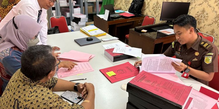 Kanwil DJP Jatim I serahkan tersangka Pidana Pajak ke Kejari Surabaya