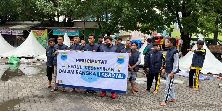 Gercep Aksi Jagad Bersih PMII Ciputat di gelaran Satu Abad NU 