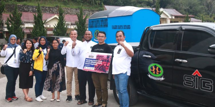 SIG serahkan bantuan food truck, berdayakan komunitas disabilitas di Toba