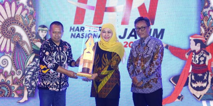 Perkuat UMKM, Gubernur ajak PWI Jatim massifkan literasi dan inklusi keuangan