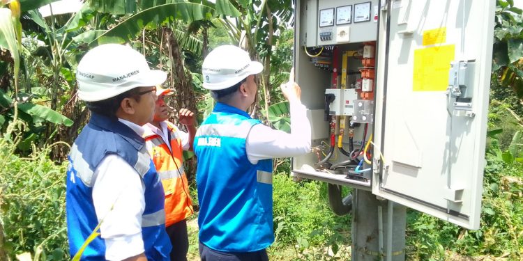 Warga Dusun Polay Situbondo rasakan berkah Ramadhan bisa nikmati listrik PLN
