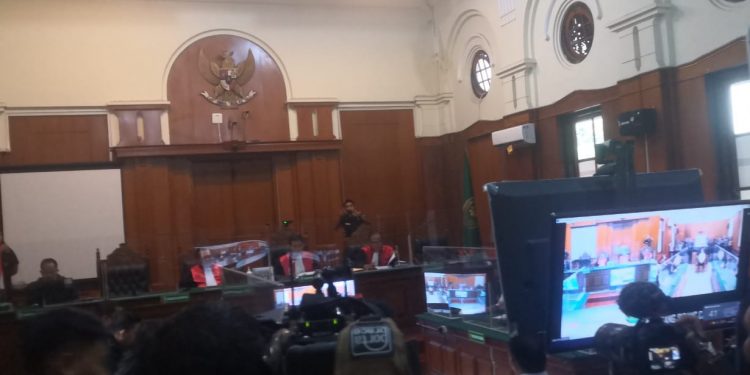 Vonis 3 terdakwa polisi tragedi Kanjuruhan: 2 bebas, 1 orang diganjar 1 tahun 6 bulan penjara