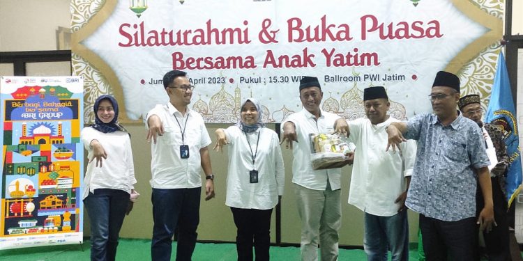Kumpulkan wartawan muda dan senior, PWI Jatim gelar buka bersama dan santunan anak yatim