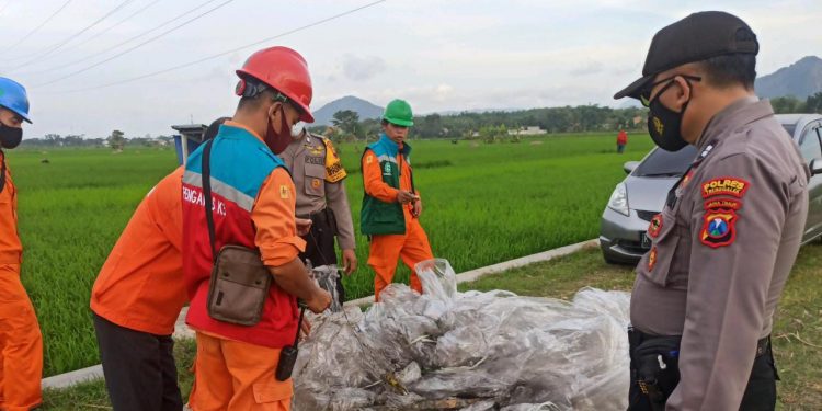 PLN UPT Madiun gandeng Polres Ponorogo amankan jaringan transmisi dari tradisi balon udara jelang Idul Fitri 1444 H