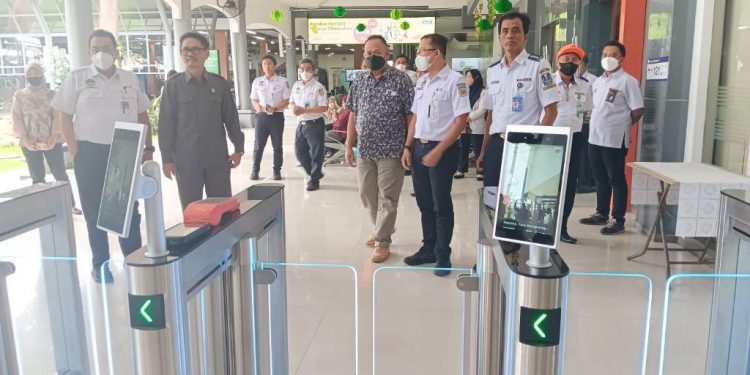 Lihat kondisi Stasiun Gubeng, Komisi D minta penerapan prokes tetap di lakukan dengan ketat