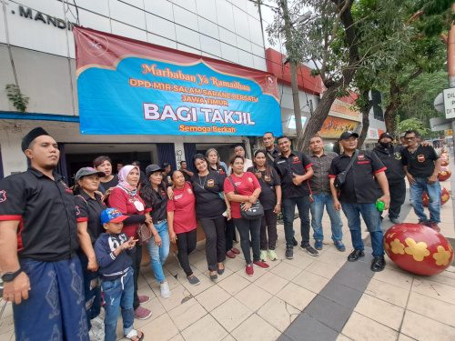 Rawat toleransi, DPD M1R Salam Sarane Bersatu Jatim bagikan ratusan Takjil