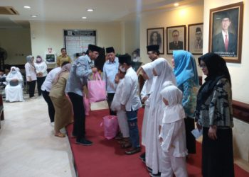 Tanpa bukber, DPRD Surabaya teruskan tradisi santunan ke anak yatim
