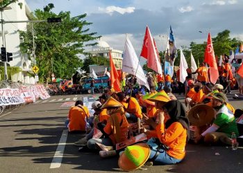 Berikut tiga tuntutan pekerja tembakau di Jatim saat demo hari buruh