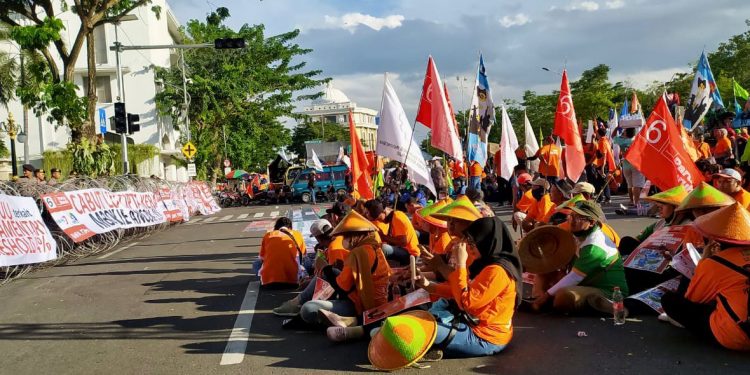 Berikut tiga tuntutan pekerja tembakau di Jatim saat demo hari buruh