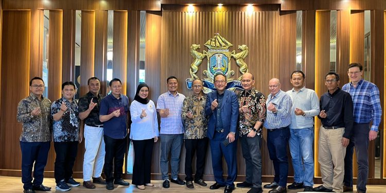 Jajaki kerjasama dan peningkatan SDM, pengusaha Australia sambangi Kadin Jatim