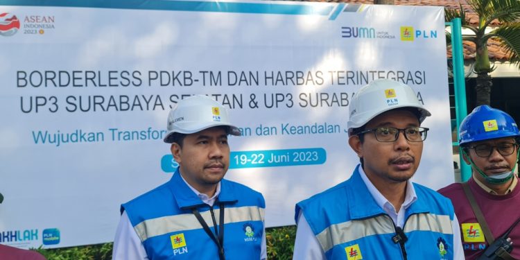 Jaga pasokan dan keandalan listrik di wilayah kerjanya, PLN UP3 Surabaya Selatan gandeng DLH lakukan rabas dan perampingan pohon