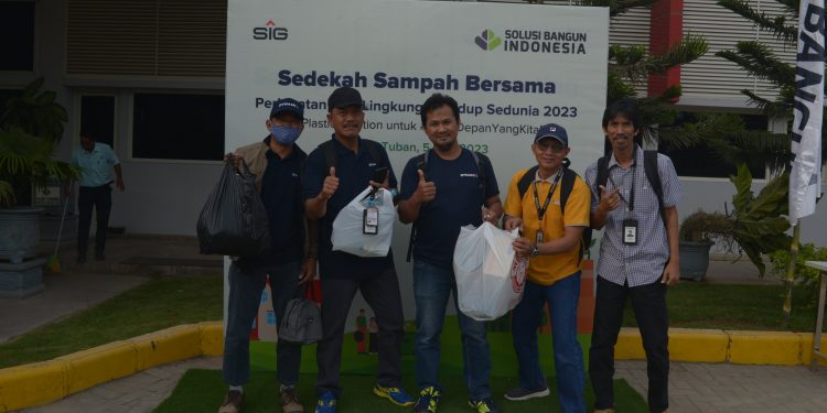 Peringati Hari Lingkungan Hidup Sedunia 2023, SBI Tuban gelar aksi sedekah sampah bersama