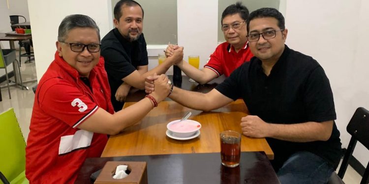 Jelang pertemuan Puan dan AHY, Sekjen PDI Perjuangan dan Sekjen Partai Demokrat bertemu di blok M