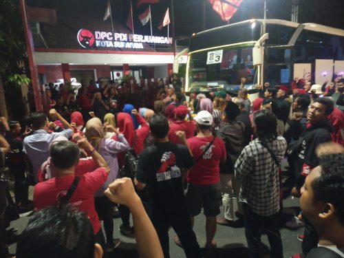 Ramaikan puncak peringatan Bulan Bung Karno, PDIP Surabaya lepas keberangkatan ratusan kader ke Jakarta