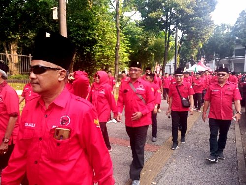 Kader PDIP Surabaya bergerak merah kan stadion GBK