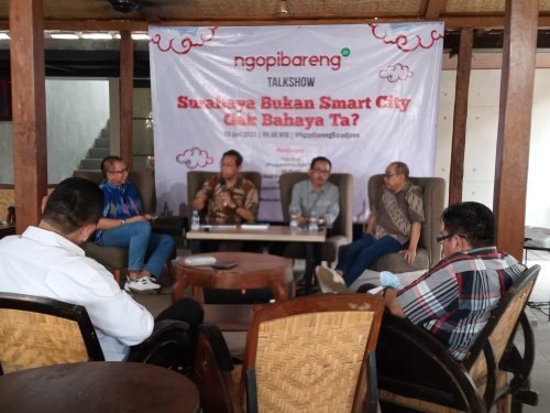 Forum diskusi Ngopibareng dorong tata kelola jaringan digital kota Surabaya