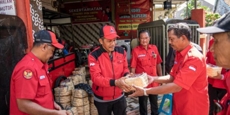 Momentum perkuat gerakan ke akar rumput, PDIP Surabaya kurban 14 sapi