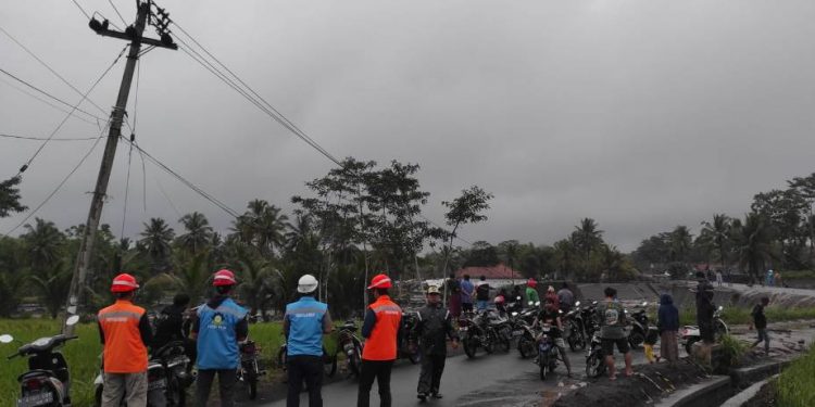 Lumajang diterjang banjir bandang, PLN gercep pulihkan pasokan listrik