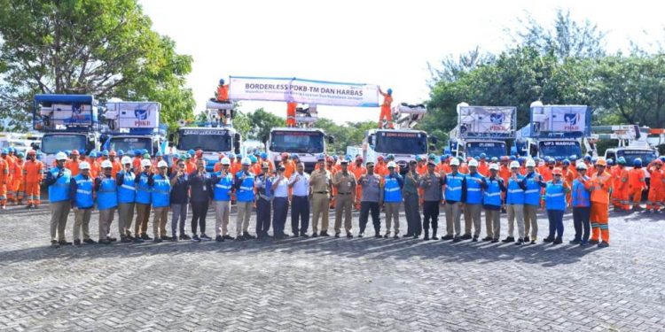 PLN lakukan pemeliharaan jaringan listrik tanpa padam di Banyuwangi