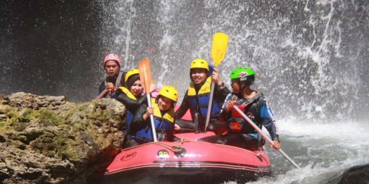 Gairahkan pariwisata Jatim Anwar sadad rasakan sensasi rafting di sungai pekalen