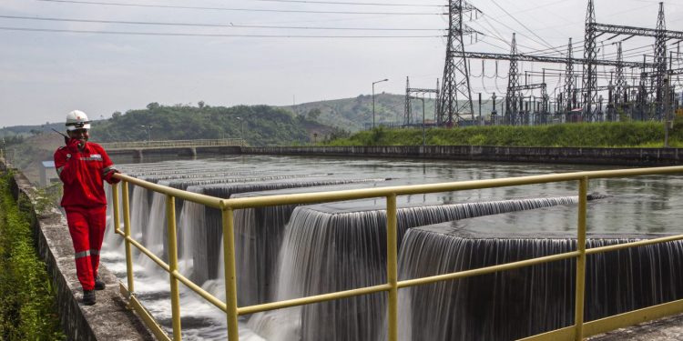 Tingkatkan Bauran Energi Bersih, PLN Operasikan 2 PLTA dan 3 PLTM Berkapasitas Total 36,6 MW