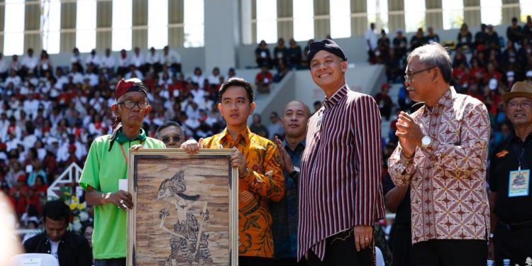 Datang bersama Gibran, belasan ribu lansia doakan Ganjar presiden 2024