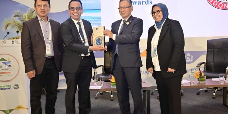 Inisiatif Energi Hijau SIG di Semen Tonasa raih Award of Excellence di ajang Energy Management Leadership 2023