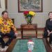 Silaturrahmi ke rumah Ketum Golkar, Puan diberi buket bunga mawar kuning dan merah