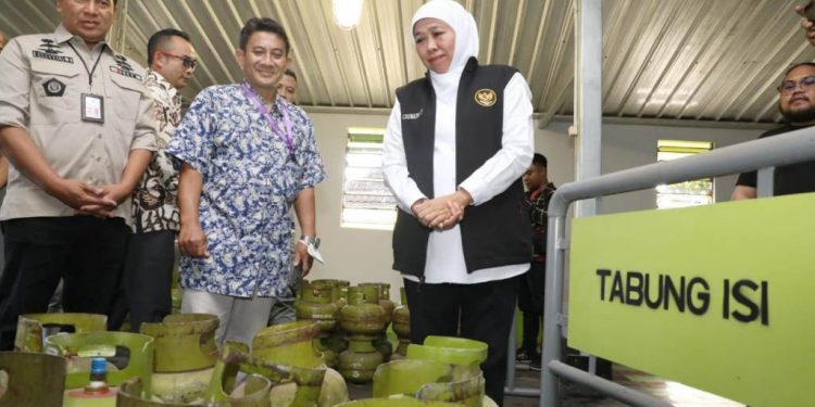Datangi beberapa agen elpiji 3 kg, Khofifah tegaskan stok dan ditribusi di Jatim aman