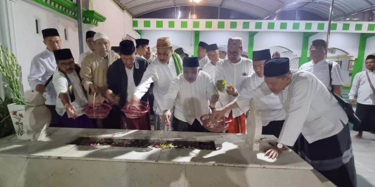 Ziarah makam KH Hasyim Asy’ari dan KH. Wahab Hasbulloh, Ketua PKS Jatim minta kader warisi Semangat Perjuangan Ulama