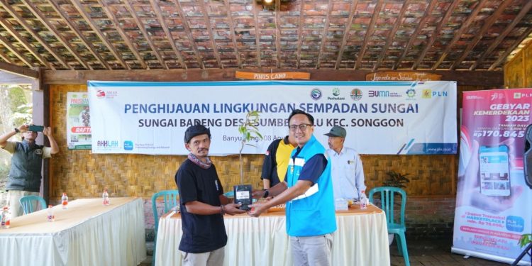 Tanam ribuan bibit pohon, PLN dukung penghijauan Sempadan Sungai Badeng Banyuwangi