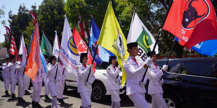 Bupati Sidoarjo, KPU Sidoarjo dan KPU Jatim terima kirab Pemilu 2024 jalur V