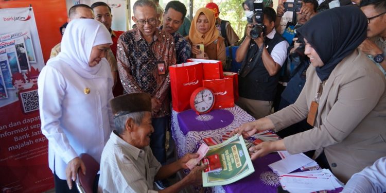 Pemprov dan Bank Jatim salurkan Bansos ke  Bangkalan