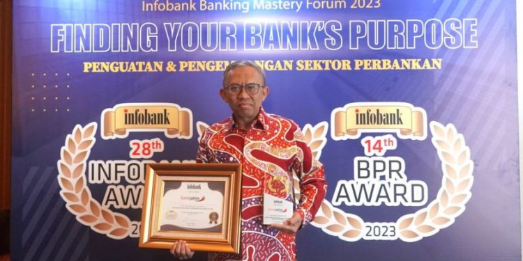 Tunjukkan kinerja postif, Bank Jatim raih penghargaan Infobank Award 2023