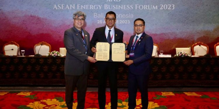 Gandeng perusahaan listrik Malaysia, PLN kembangkan sistem interkoneksi antar negara