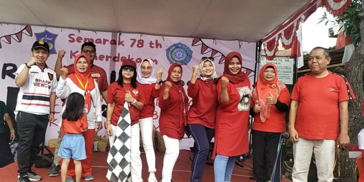 Gelar jalan sehat, Lurah Airlangga ajak warganya saling bergandeng tangan dan bergotong royong perangi kemiskinan