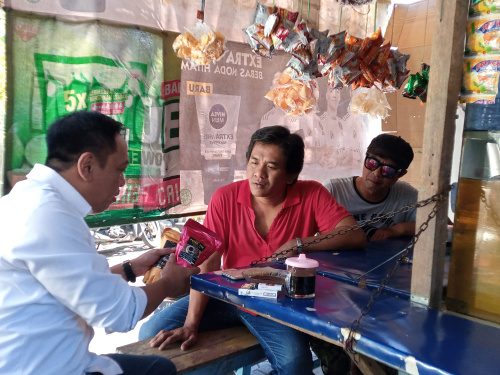 Berdayakan warkop kampung Menur, Anas Karno bagikan kopi UMKM