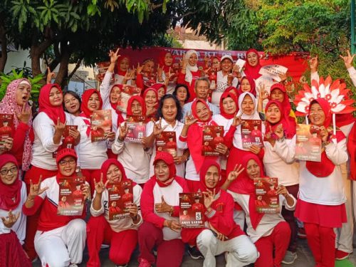 Tak mau berpangku tangan, istri anggota DPRD Surabaya ikut kenalkan Ganjar Pranowo