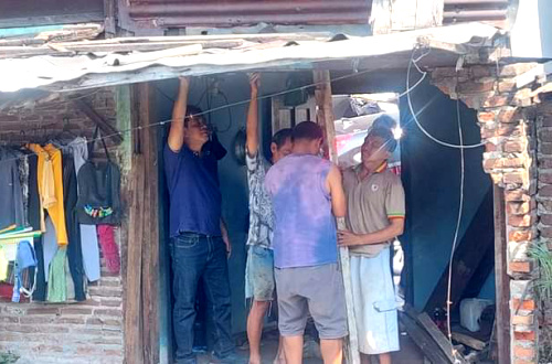 Rutilahu tak juga realisasi, tembok rumah Bu Tatik ambruk