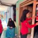 Sosialisasi Ganjar, kader Banteng Krembangan-Simokerto bagikan bubur merah putih